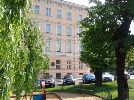 particolare dell'appartamento con parcheggio di fronte